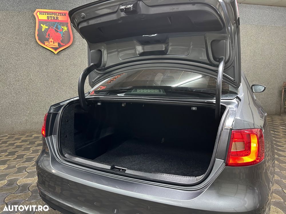 Volkswagen Jetta 1.6 TDI Comfortline - 9