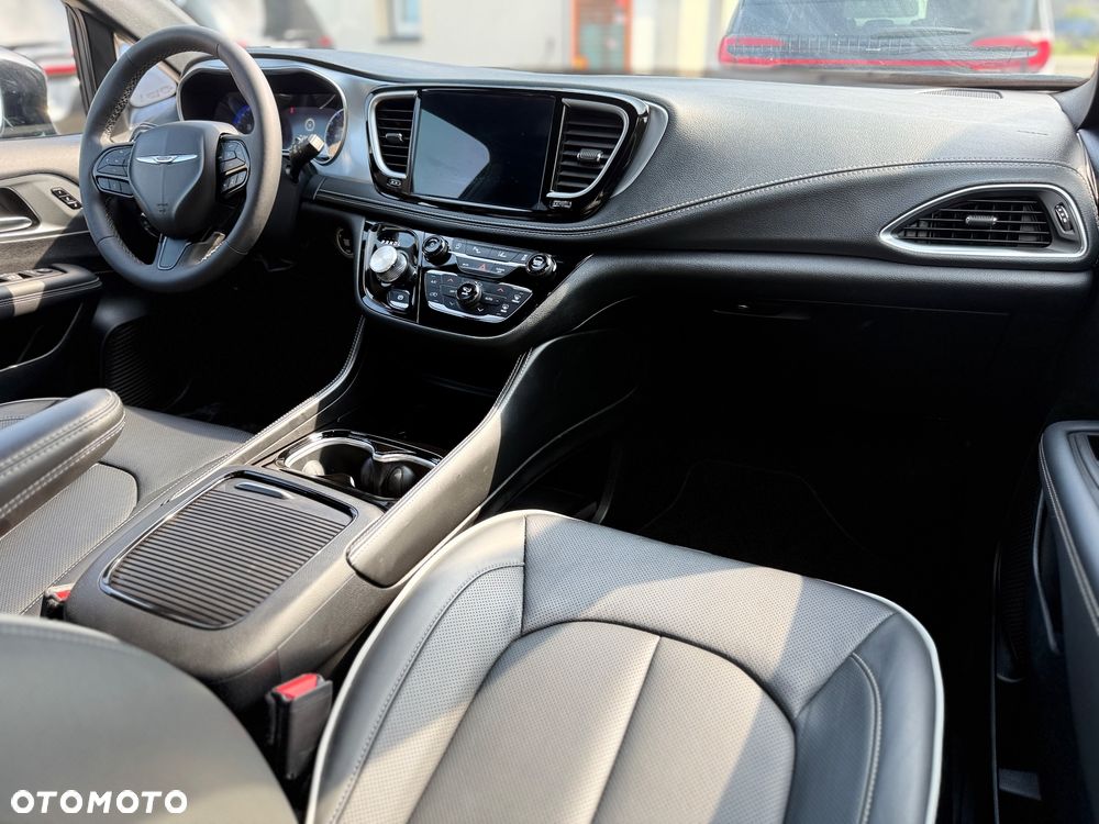 Chrysler Pacifica - 14