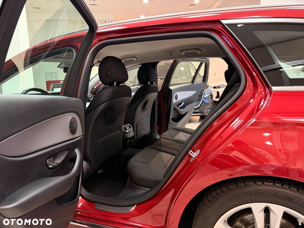 Mercedes-Benz Klasa E 220 d 4Matic 9G-TRONIC - 30