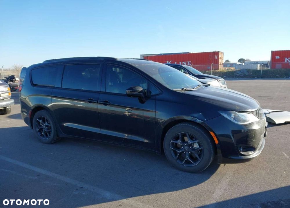 Chrysler Pacifica - 8