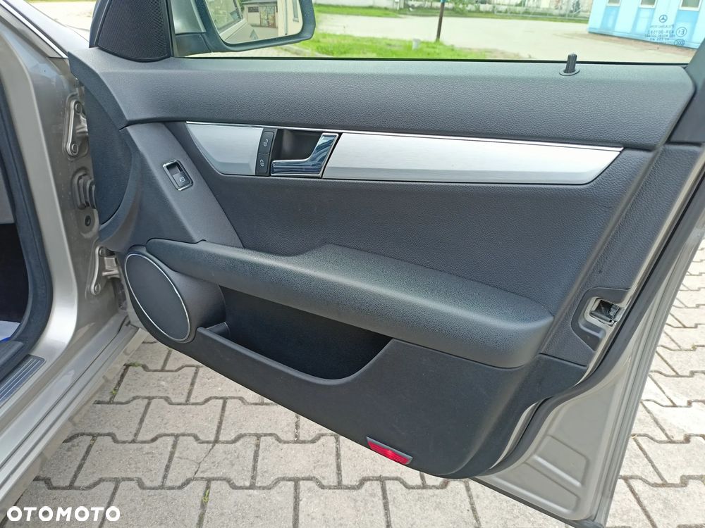 Mercedes-Benz Klasa C ver-200-kompressor-avantgarde - 15