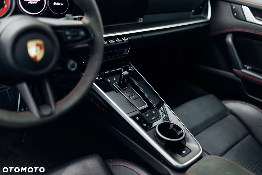 Porsche 911 Carrera 4S - 22