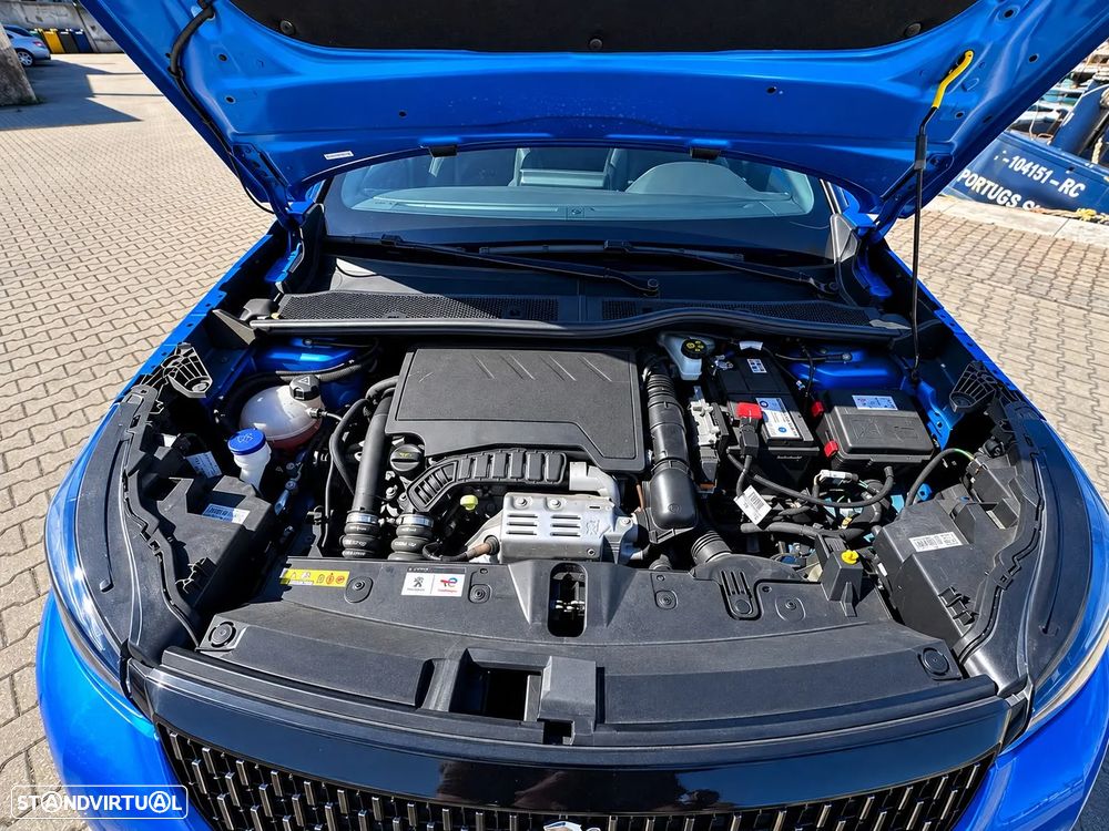 Peugeot 2008 PureTech 130 EAT8 GT Exclusive - 4