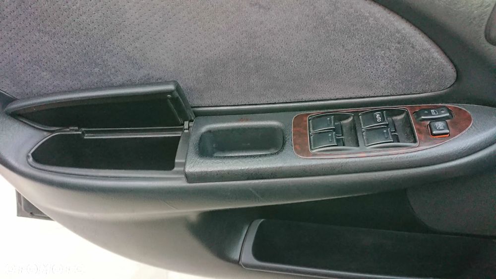 Toyota Avensis 2.0 D-4D Sol - 20