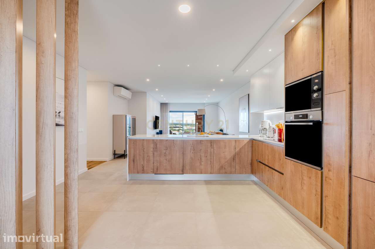 Penthouse T3 de Design com Jacuzzi, Barbecue Napoleon e Roof top de 90 - Grande imagem: 4/43