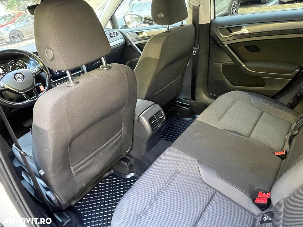 Volkswagen e-Golf - 9