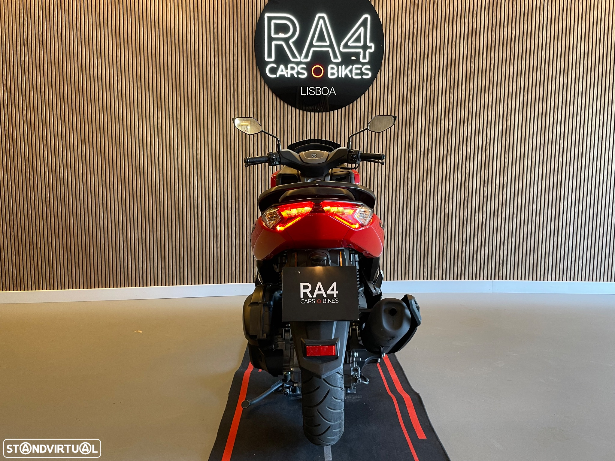 Yamaha NMAX - 8