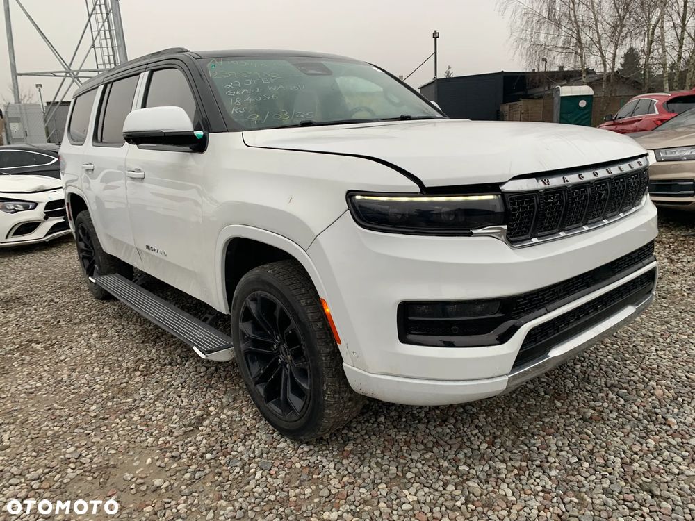 Jeep Grand Wagoneer - 3