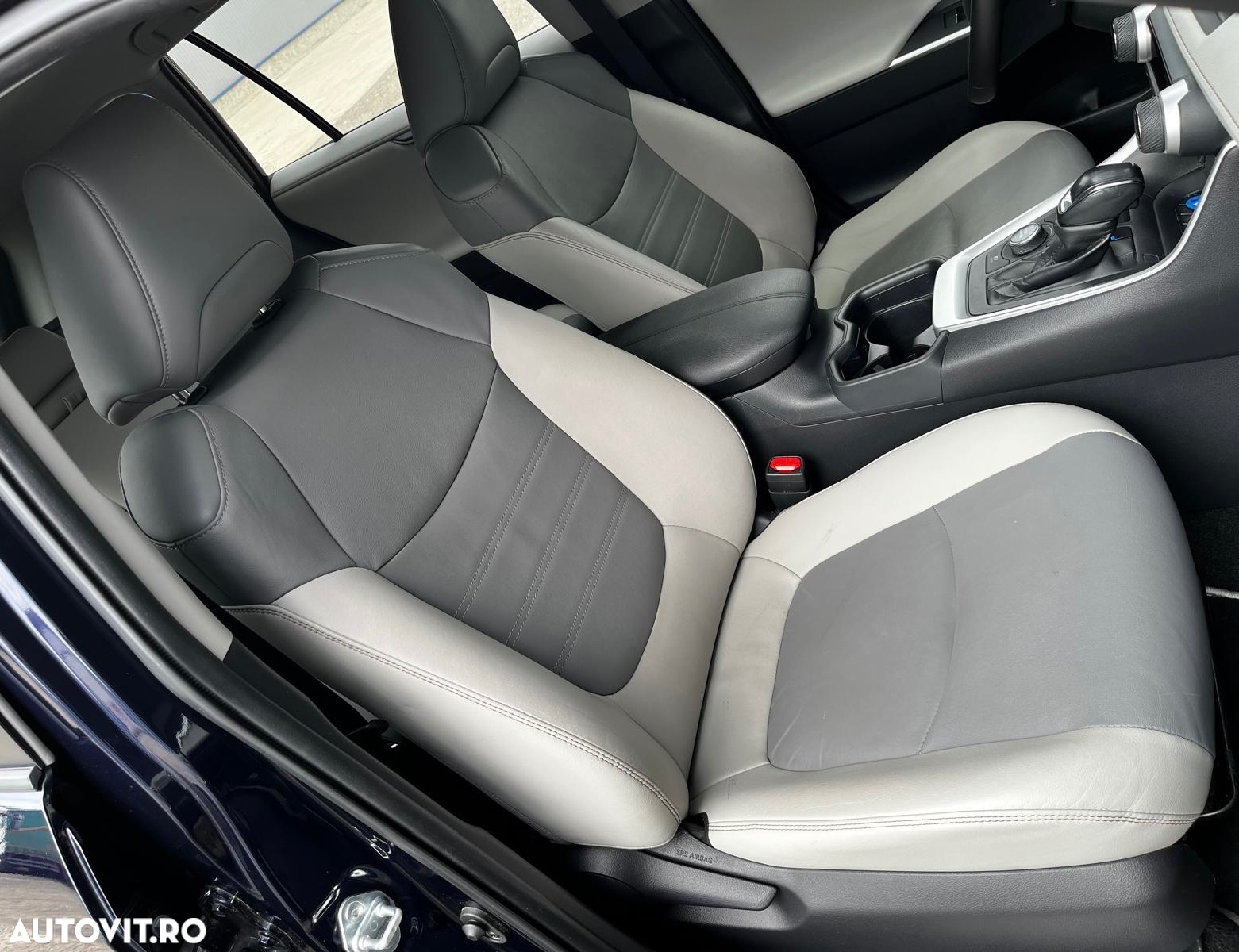Toyota RAV4 2.5 4x4 Hybrid Lounge - 27