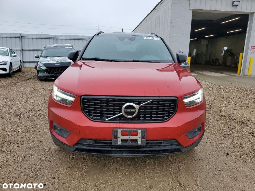 Volvo XC 40 T5 AWD R-Design - 3