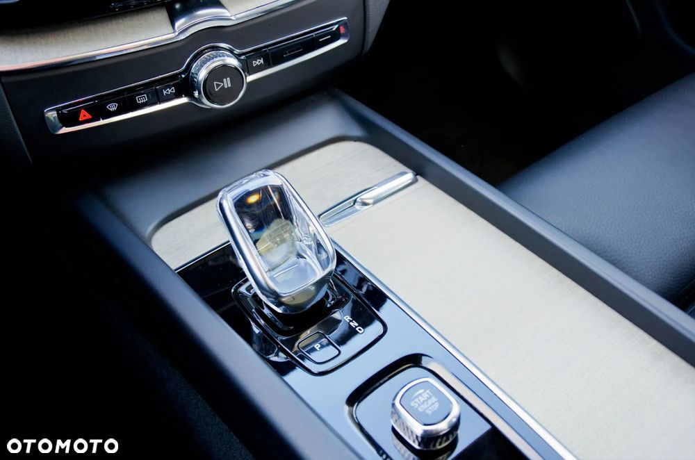 Volvo XC 60 T6 Plug-In Hybrid AWD Inscription - 21