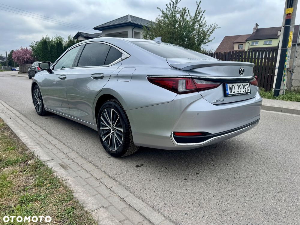 Lexus ES 300h Business Edition + - 6