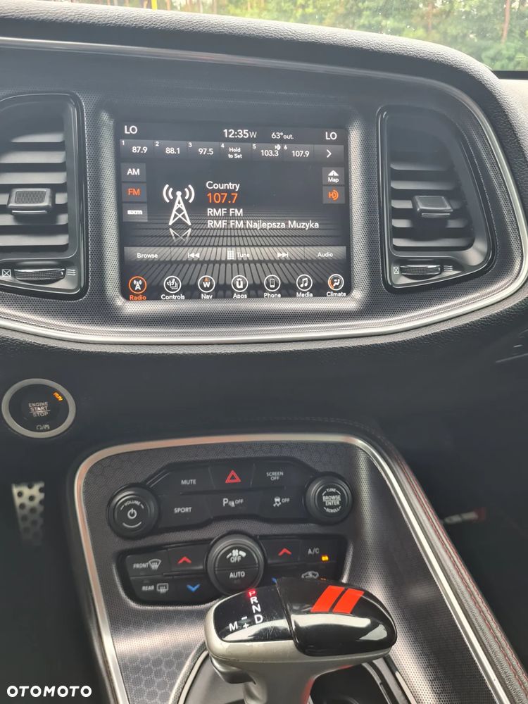 Dodge Challenger - 30