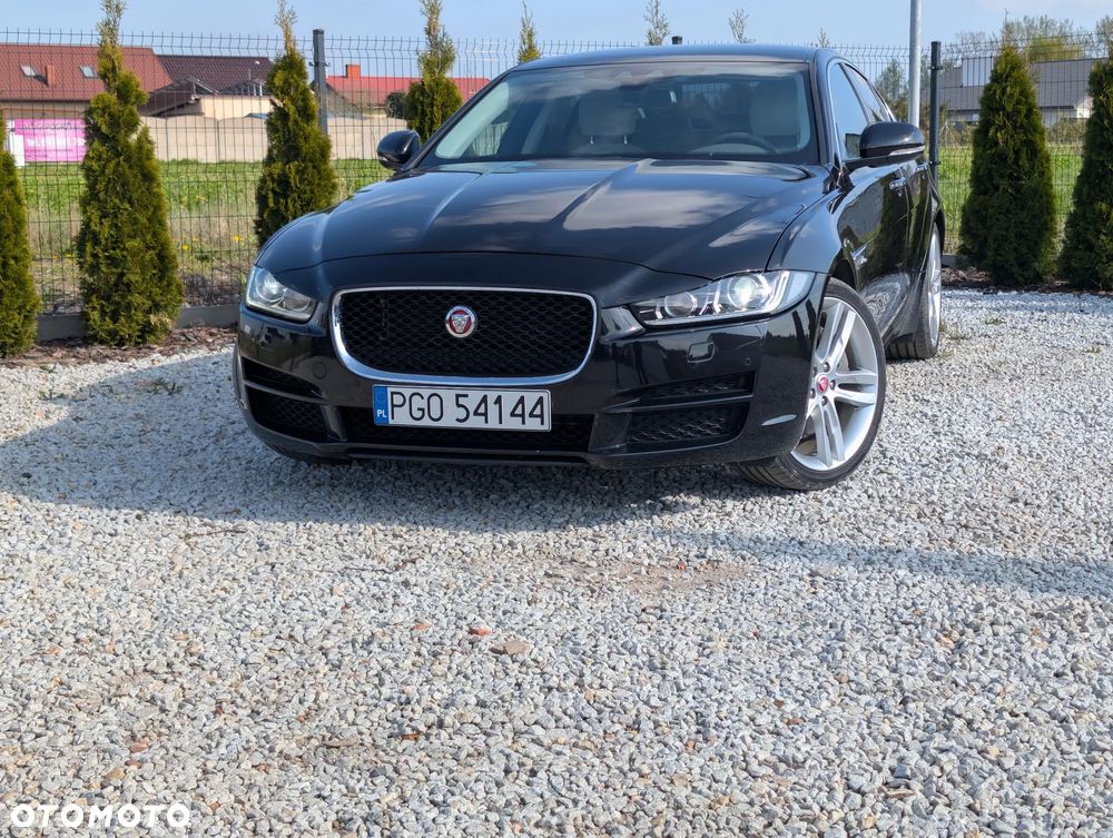 Jaguar XE 2.0 T Prestige - 2