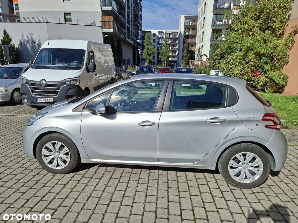Peugeot 208 - 8