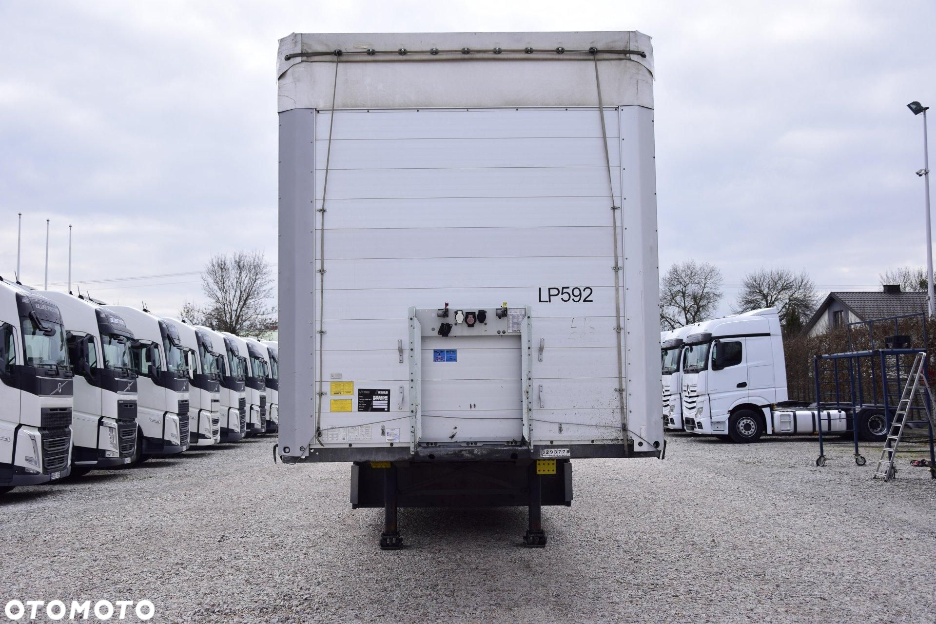 Schmitz Cargobull SCS24/L Lifting Axle - 2