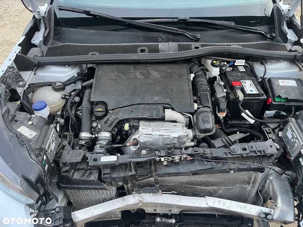 Peugeot 2008 PureTech 130 EAT8 GT - 18