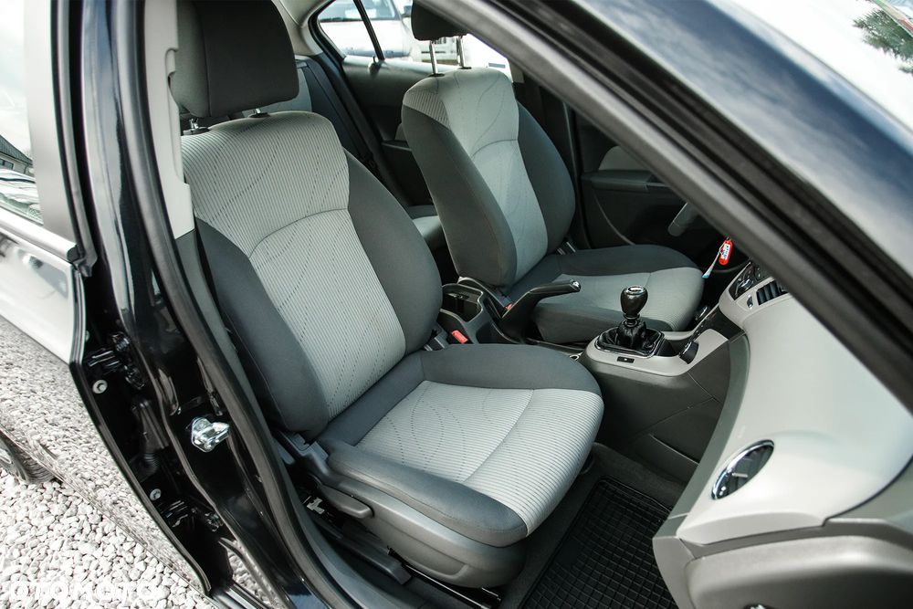 Chevrolet Cruze 1.6 LS - 31