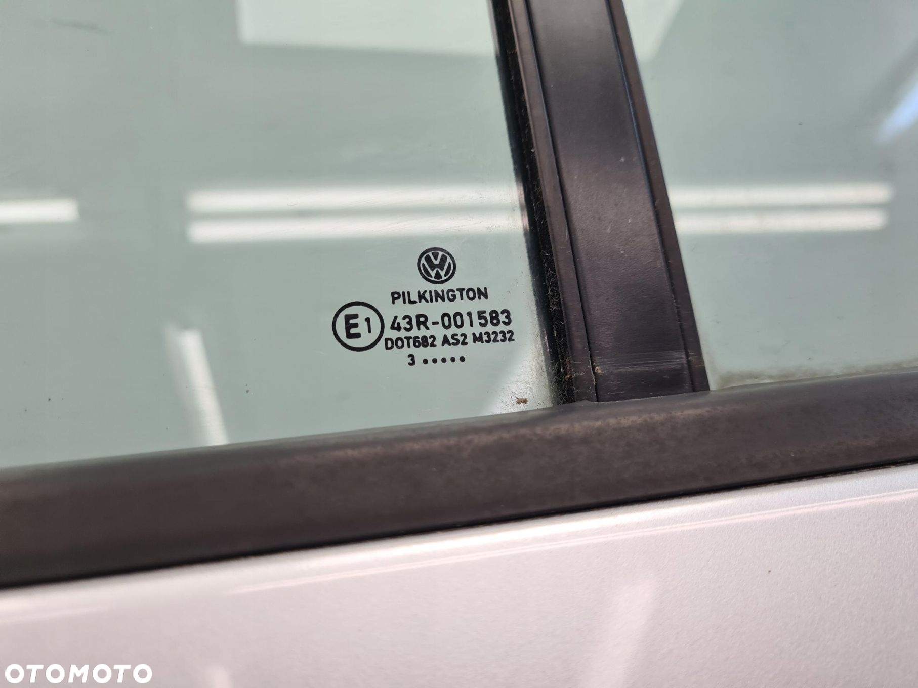 VW TOURAN DRZWI LEWY TYŁ LA7W - 2