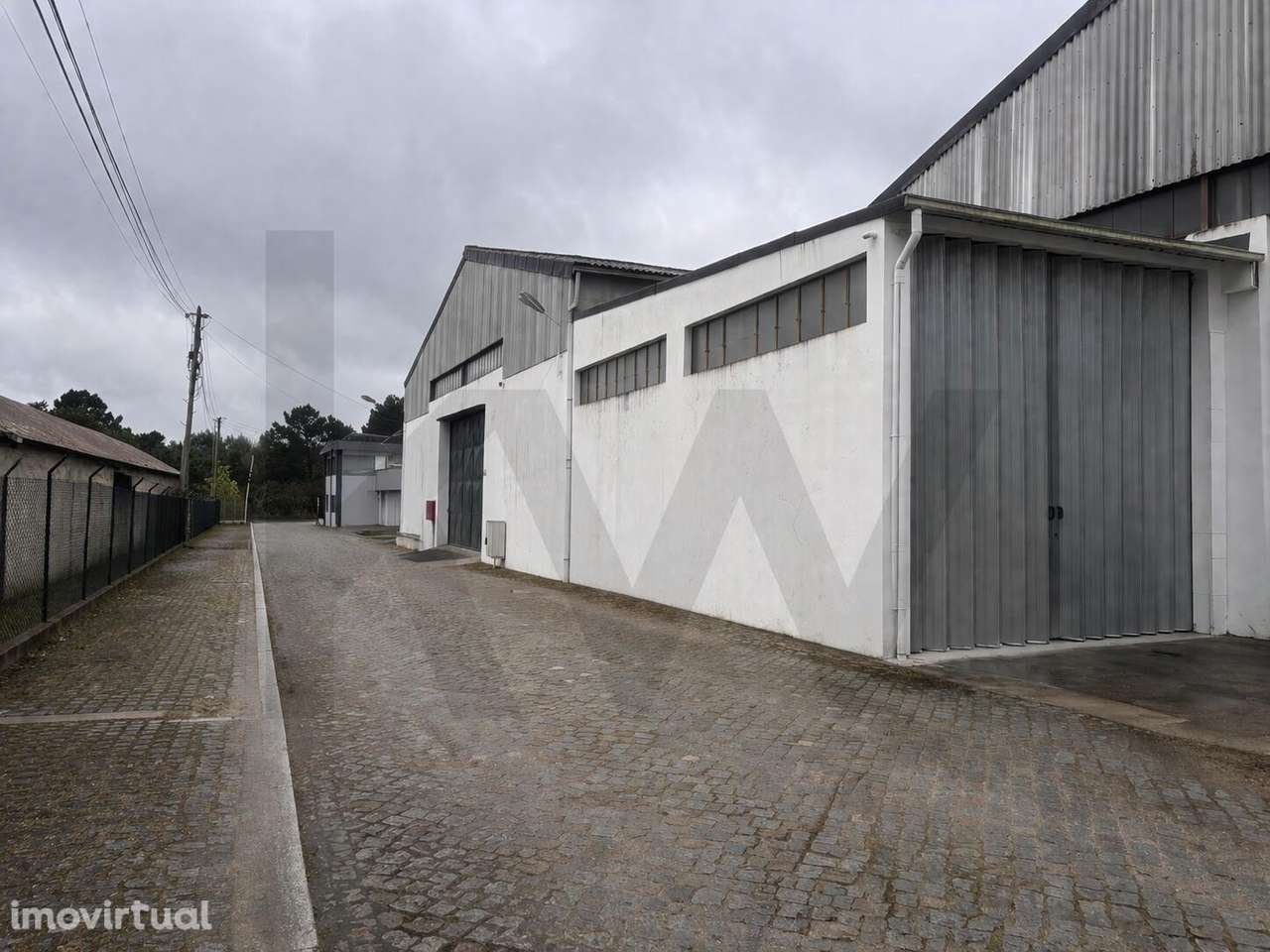 Armazém com 700m2 para arrendamento na Maia - Grande imagem: 2/5