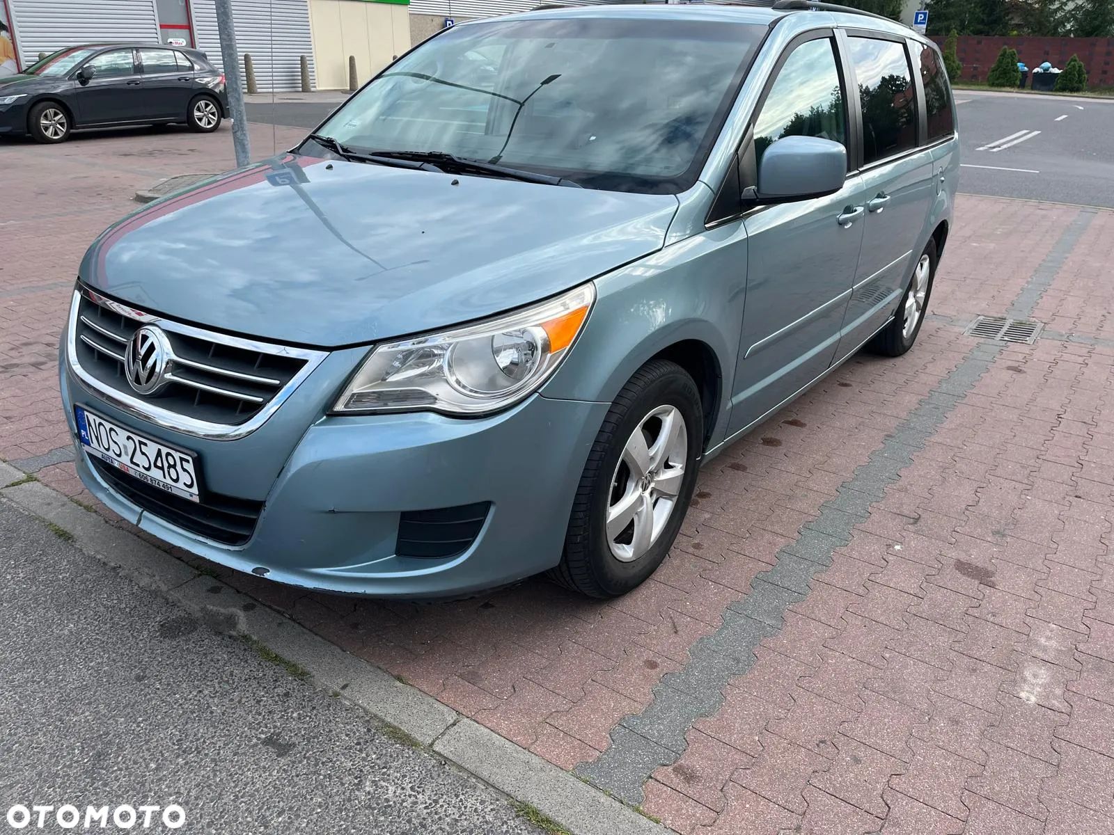 Volkswagen Routan - 1