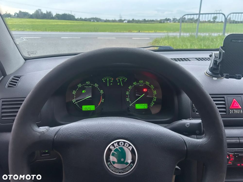 Skoda Octavia 1.6 Tour - 11