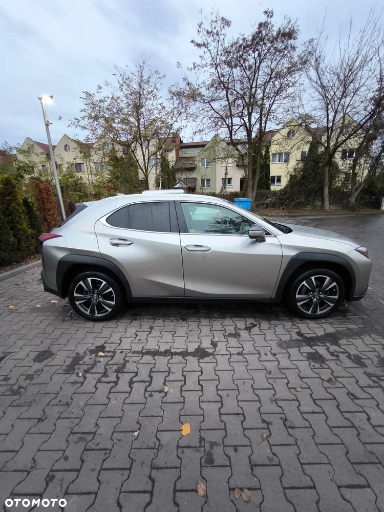 Lexus UX - 24