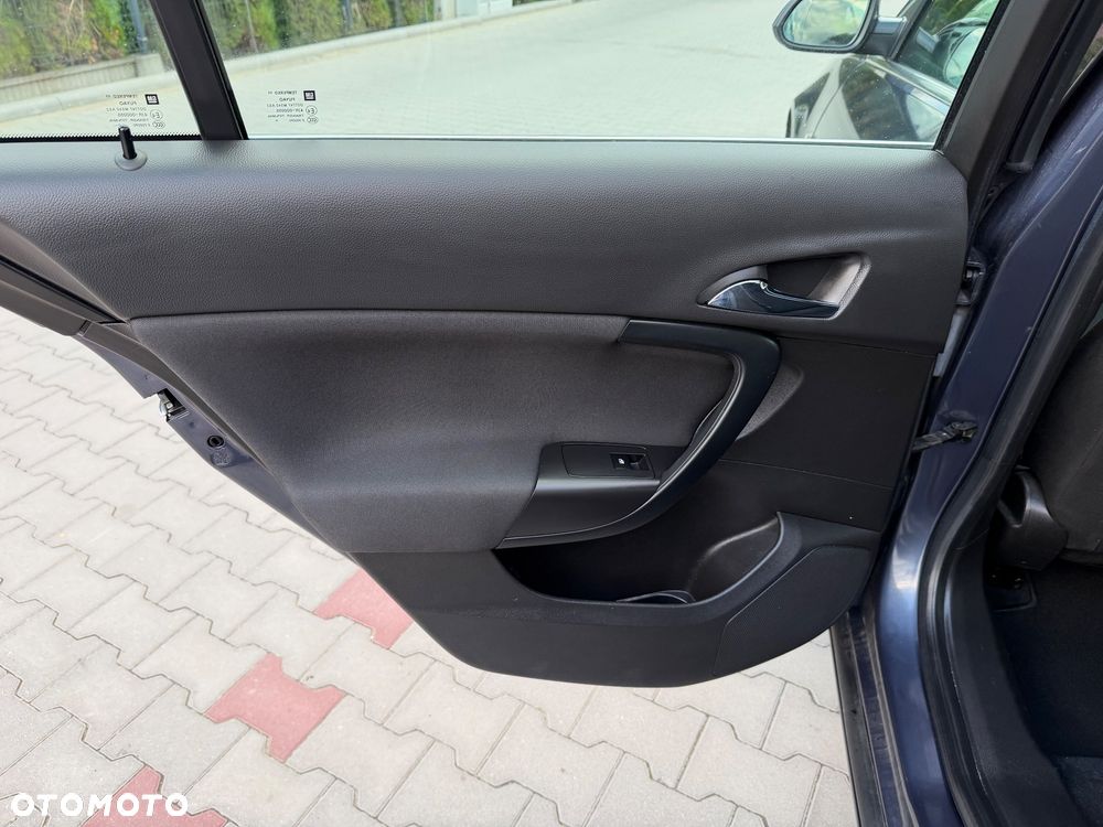 Opel Insignia - 13