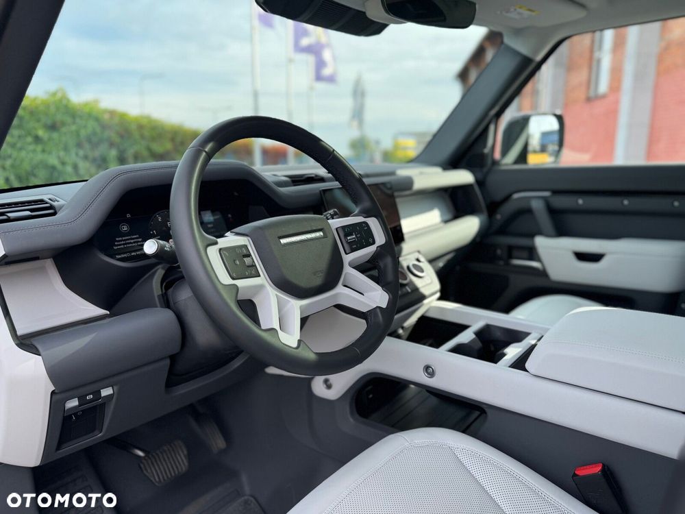 Land Rover Defender - 9
