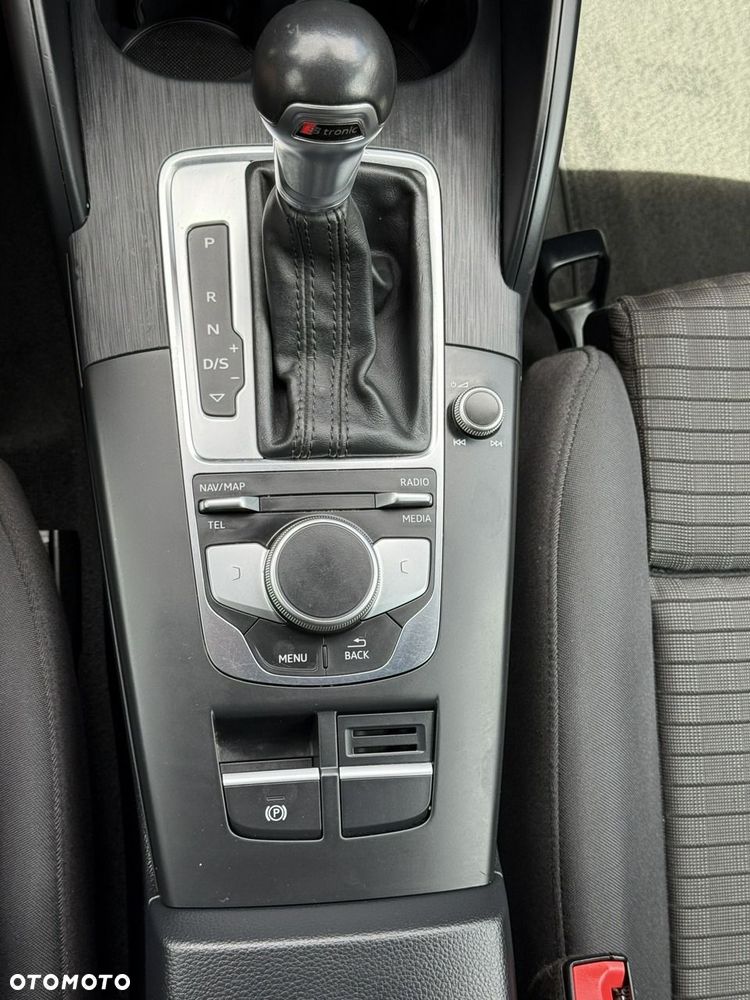 Audi A3 Sportback 35 TDI S tronic S line - 33