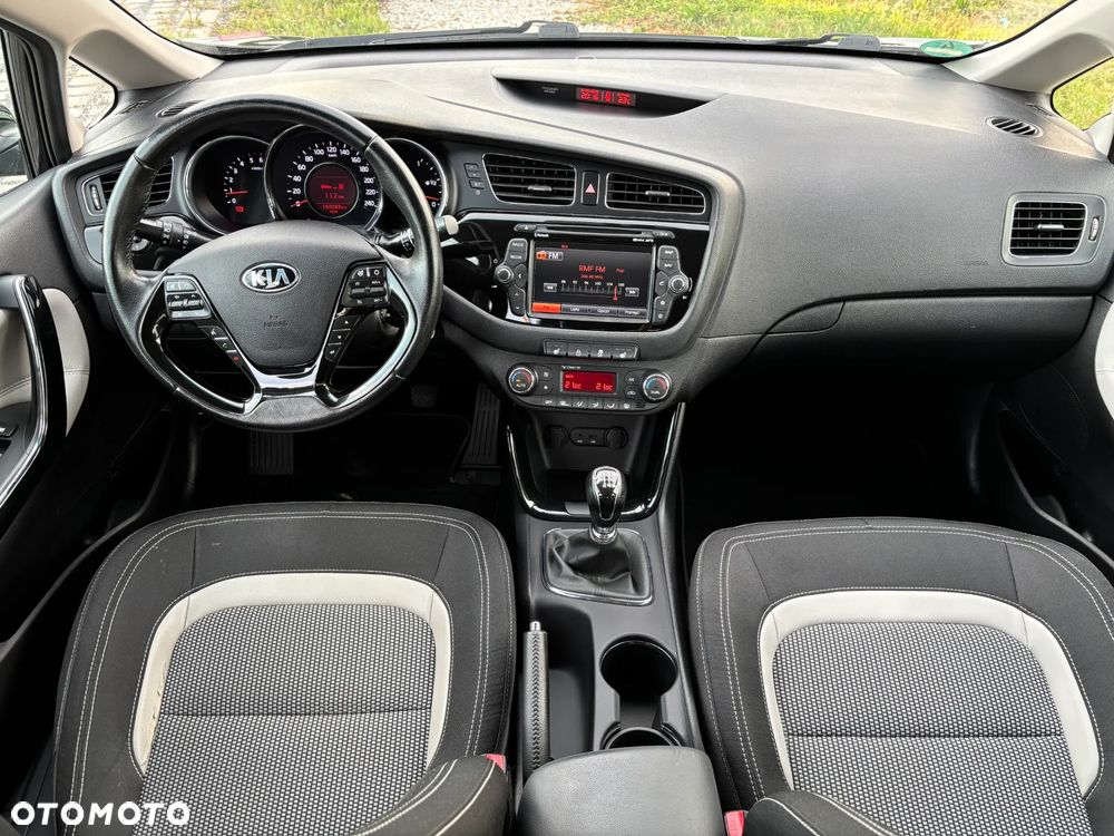 Kia Ceed 1.6 CRDi 128 ISG Dream Team Edition - 6