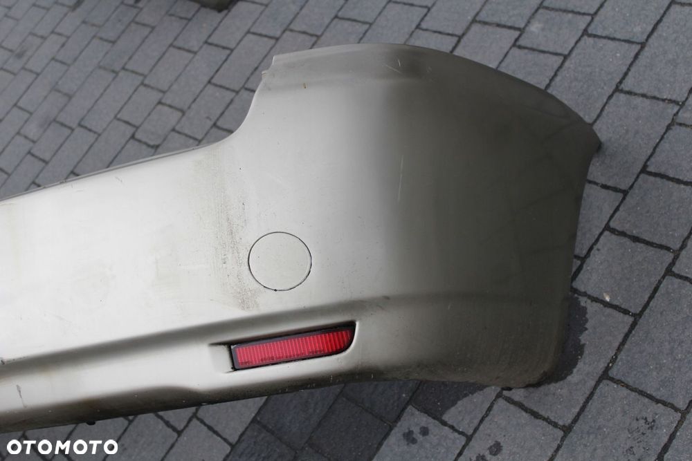 ZDERZAK TYŁ TOYOTA AVENSIS VERSO - 2