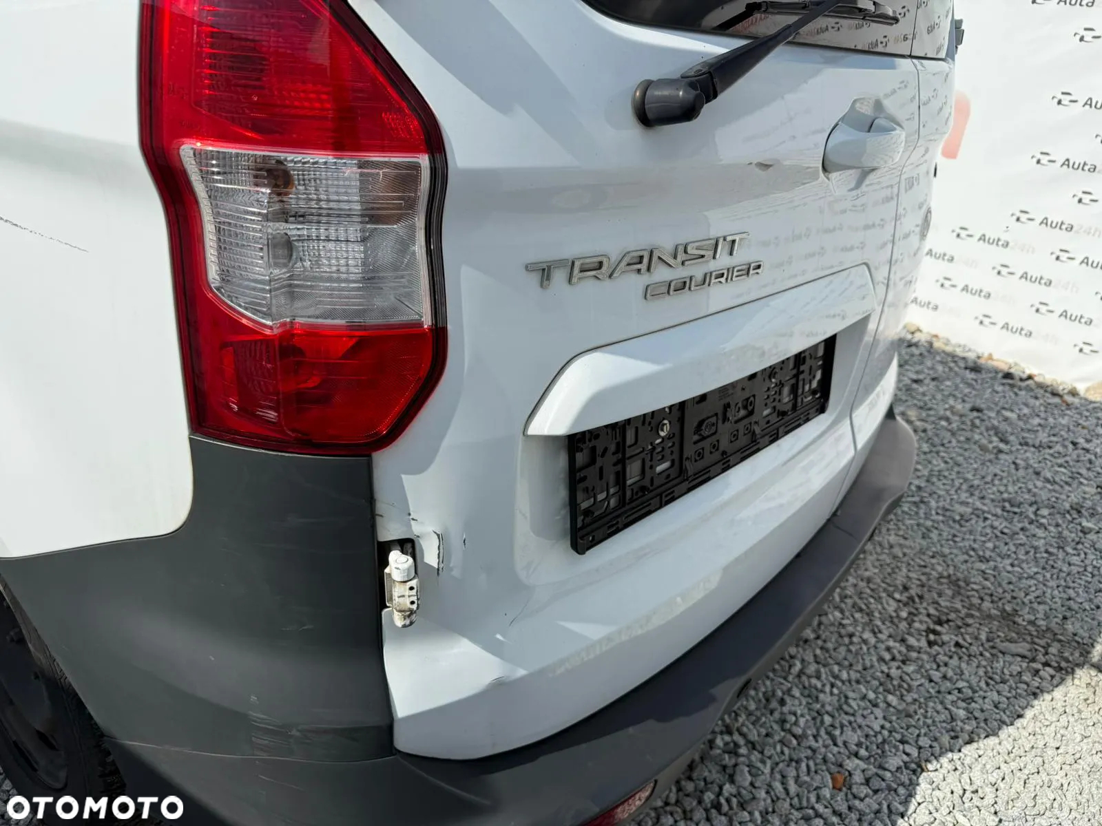 Ford Transit Courier - 16