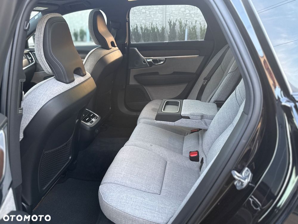 Volvo V90 Cross Country - 30