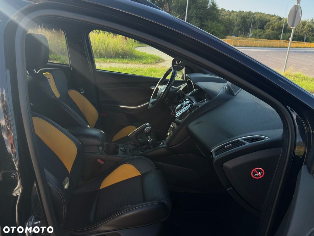 Ford Focus 2.0 EcoBoost ST mit Leder-Sport-Paket - 22