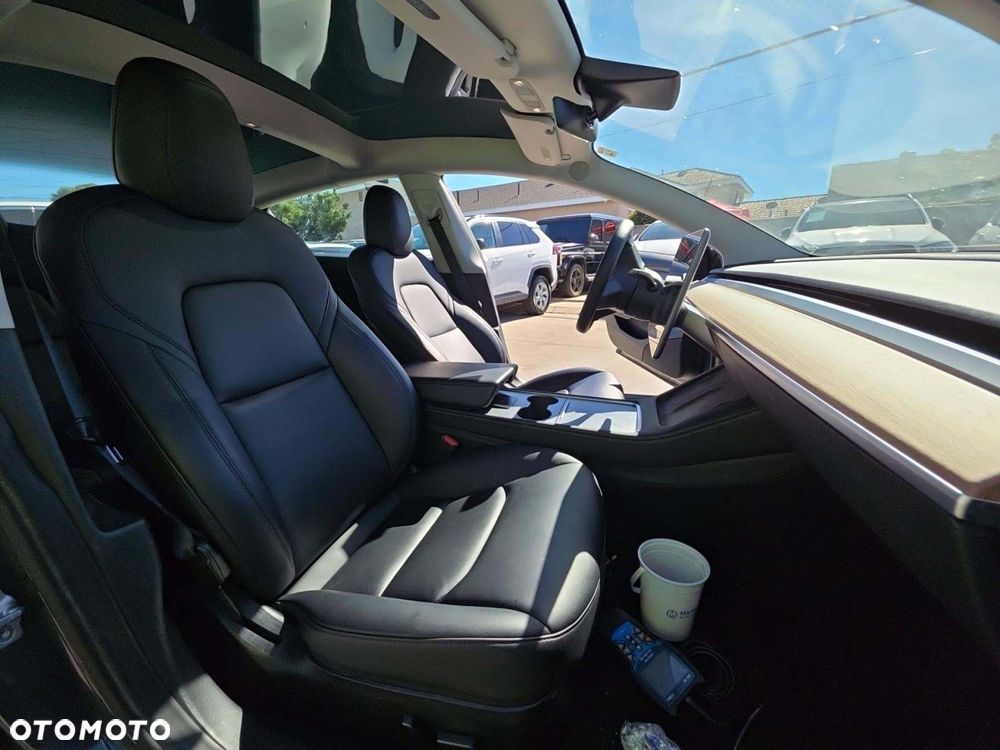Tesla Model 3 - 11
