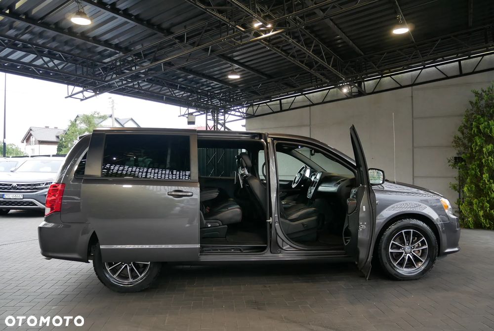 Dodge Grand Caravan - 7