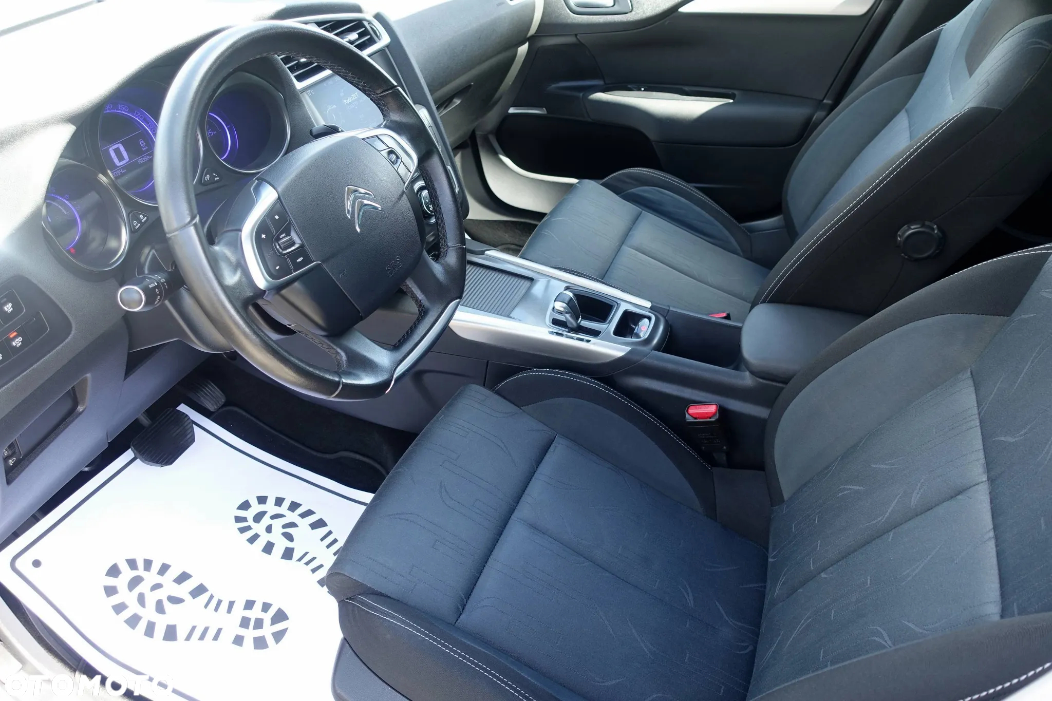 Citroën C4 e-HDi 115 ETG6 Selection - 10