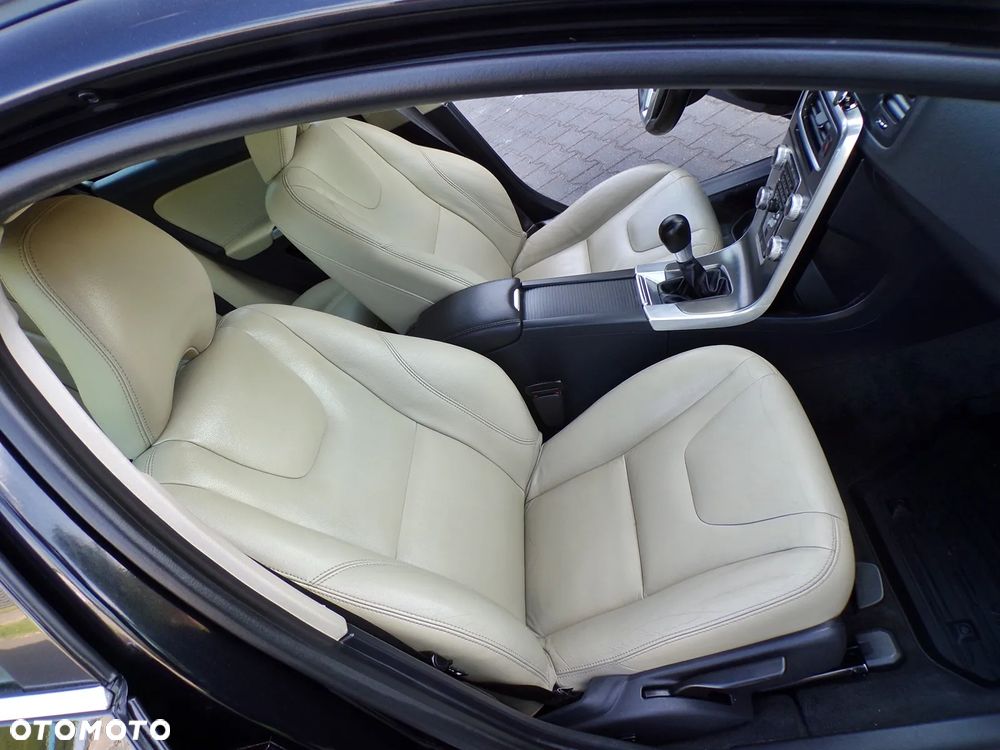 Volvo V60 D3 Summum - 26