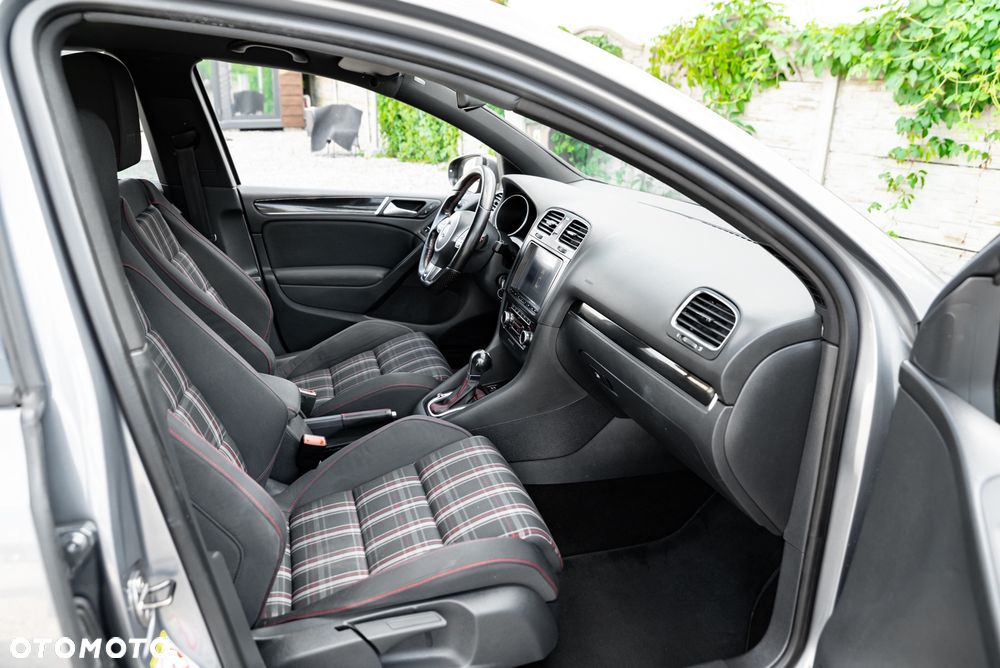Volkswagen Golf 2.0 GTI DSG - 24