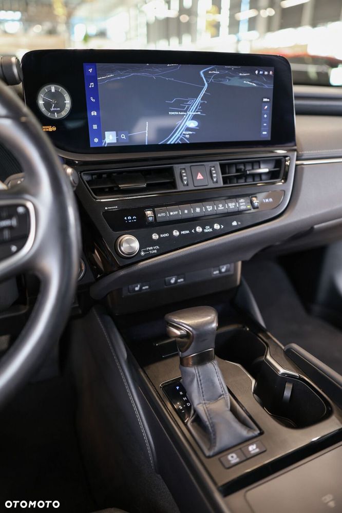 Lexus ES 300h Business Edition - 19