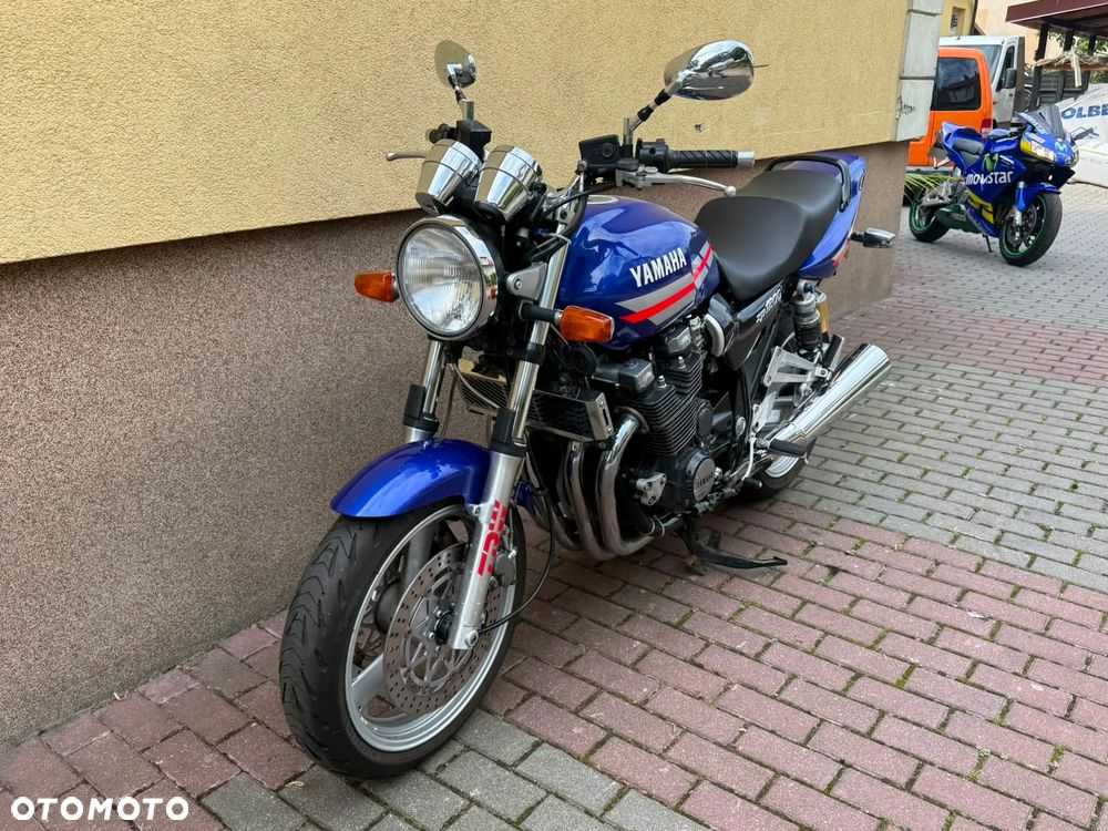 Yamaha XJR - 7