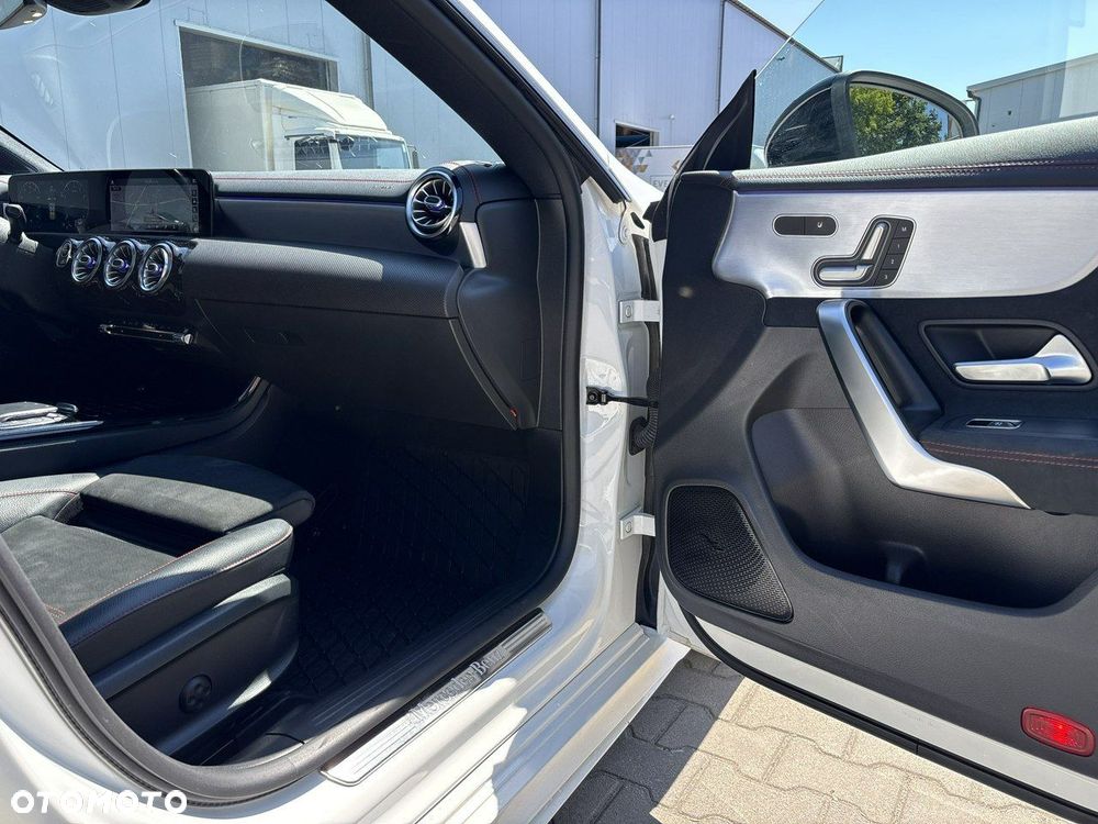 Mercedes-Benz CLA 200 mHEV AMG Line 7G-DCT - 18
