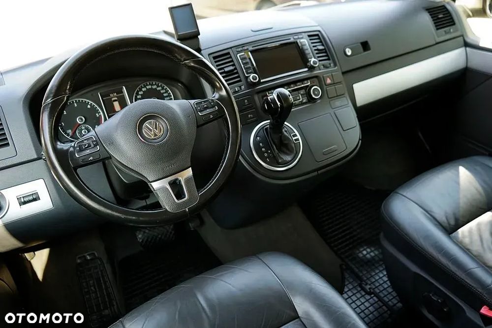 Volkswagen Multivan - 31