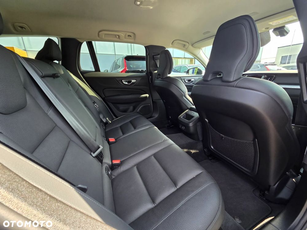 Volvo V60 B4 B Plus Dark - 18