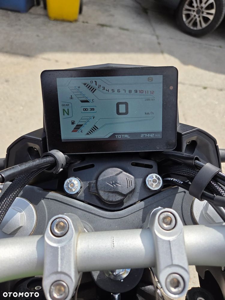 QJMOTOR SRK 125S - 9