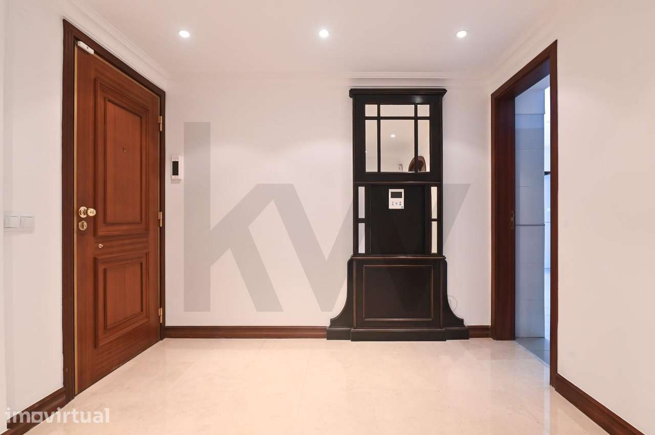 ApartamentoT3 frente Jardim da Parada em Campo de Ourique para arrenda - Grande imagem: 4/26