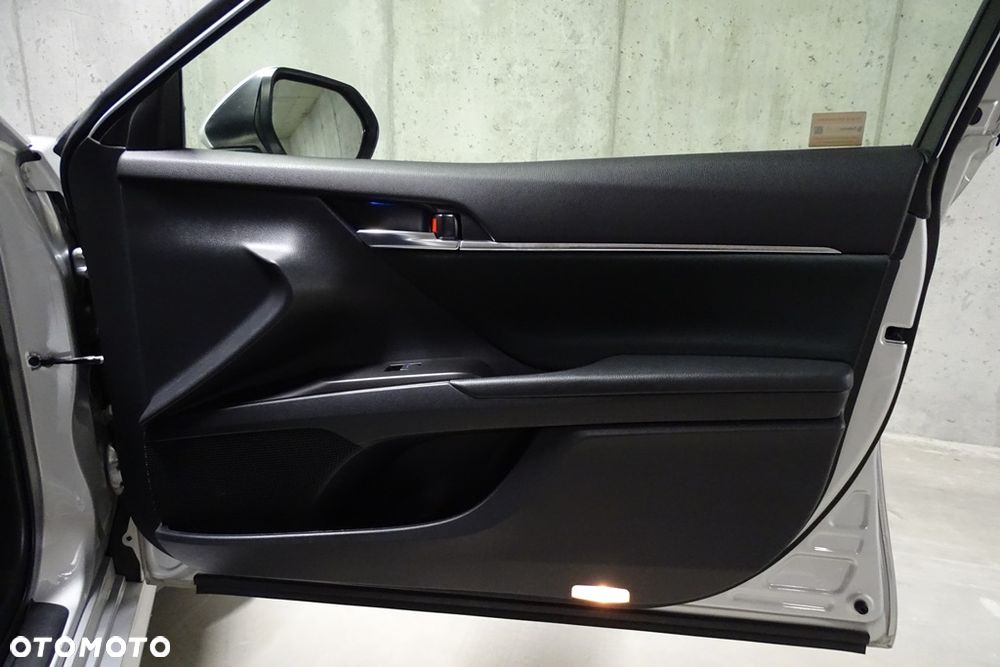 Toyota Camry 2.5 Hybrid Comfort CVT - 24