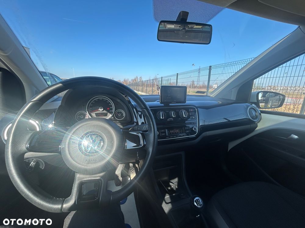 Volkswagen up! 1.0 high - 10