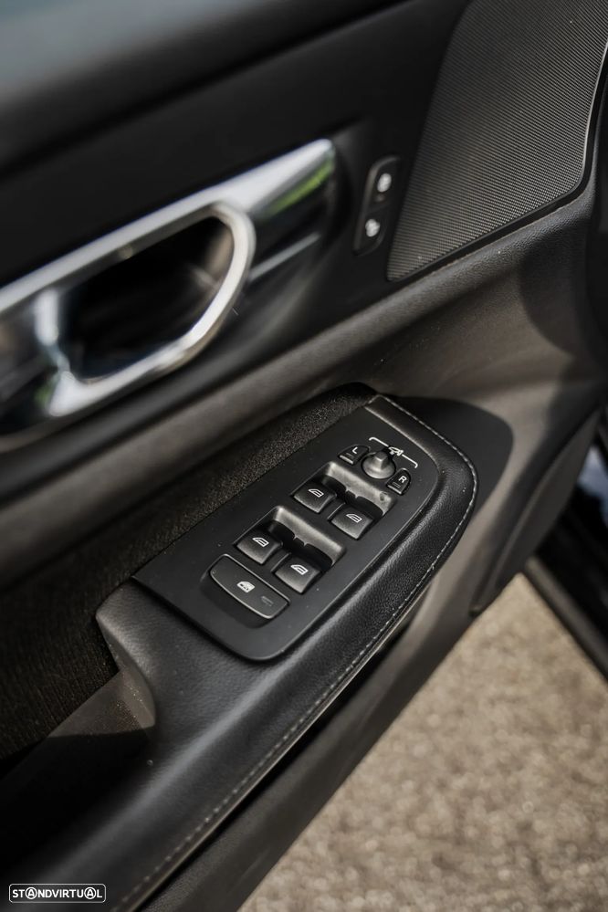 Volvo V60 2.0 T6 AWD TE R-Design - 26